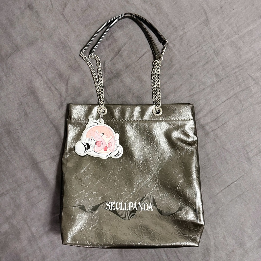 POP MART SKULLPANDA The Sound Series Shoulder Tote Bag Black Metallic Bag Charm